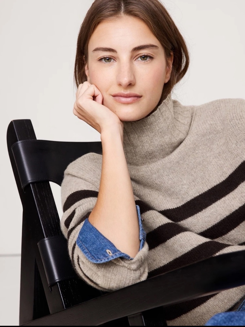 Banana Republic Relaxed Turtleneck Sweater - Picture 5 of 6